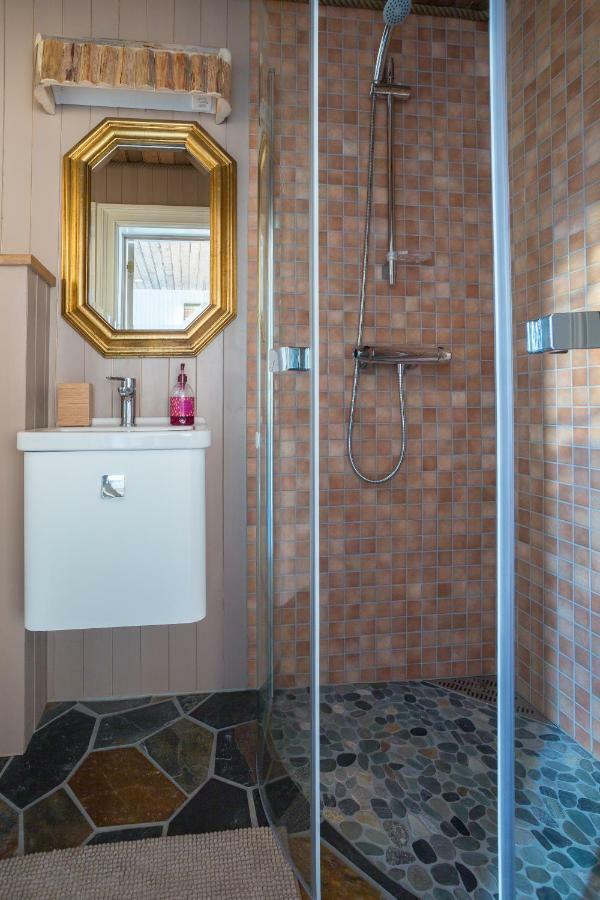 Mini Apartment Sakrisoy Рейне Экстерьер фото